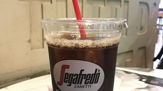 比較的落ち着いた雰囲気のエスプレッソショップ