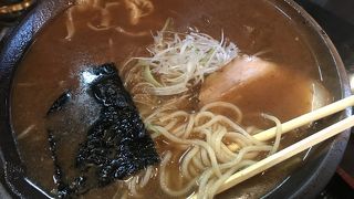 駅前にある本格的なラーメン専門店