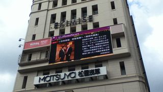 東武線浅草駅横の百貨店