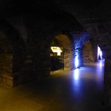 クリプト（地下）