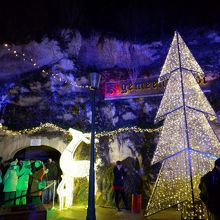 ファルケンブルグの洞窟のクリスマスマーケット