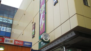 黄色が売りのビルです。