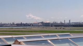 お子様ランチは飛行機の形