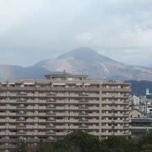 最上階からの伊吹山の眺め