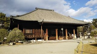 落ち着いた寺院