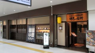 夜に居酒屋使い、熱々の釜めしも初体験！