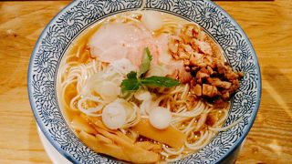 (仁屋)麺はしっかりとした噛みごたえがあります