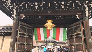 法要時の御影堂門