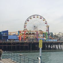 桟橋から遊園地が見えました