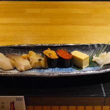 貝づくしにはウニといくらの軍艦巻きが加えられています