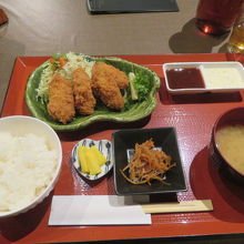 カキフライ定食を食べました