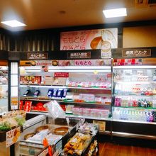 桃や柿を使ったお菓子もあります。