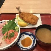 日替わり海鮮丼にアジフライ