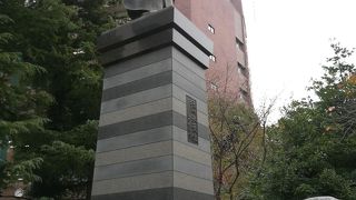 贔屓の上の家康像