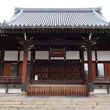 小高い丘にある本堂