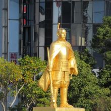 岐阜駅北口前に立つ By Happin 黄金の織田信長公像のクチコミ フォートラベル