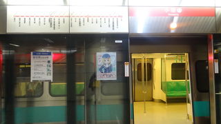 空港・繁華街・高雄駅（在来線）・左営駅（新幹線）を結ぶ「紅線」は利用価値大。