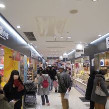 飲食店中心にテナントは充実