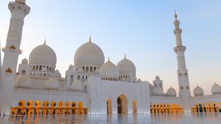 圧巻の白亜のモスク