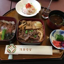 二段重（百年牛丼・ステーキ丼）：3000円