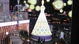 2018年12月29日現在、１階広場ではイルミネーションの展示が行われていました