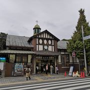 都内で一番古い木造の駅舎