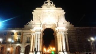 夜のライトアップが美しい