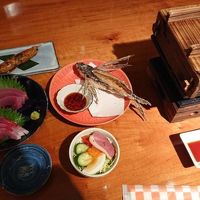 ホテルの夕食です。地元の食材、品数多く豪勢です。