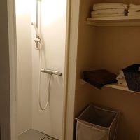 シャワーは共用です。清潔感有り。