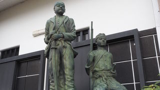 いろんなところに白虎隊士像が