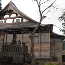 お寺と石碑