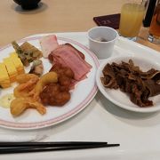 朝食は大阪名物も多く、種類も豊富です。