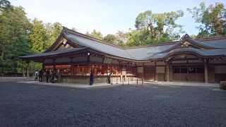 正宮に向かう途中にあります。