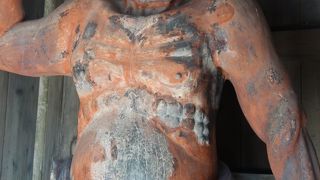 迫力のある仁王像です。石垣島に来たら必見です。