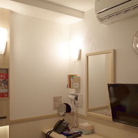 一通り揃っています　壁の時計はおしゃれではないが便利ではある