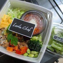 タコライスとセロリのサラダ