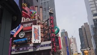 夕暮れのタイムズスクエアはまた違った綺麗さです。