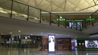 広くて綺麗な空港でした