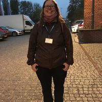 現地ガイドさんも歩いて一緒に来てホテル駐車場でお別れ