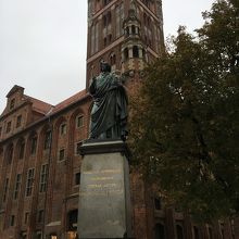 高い時計搭が目印です。