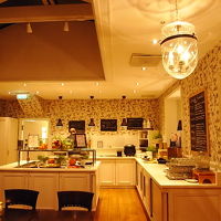 こちらのラウンジで食事をとります。ビュッフェ形式です。