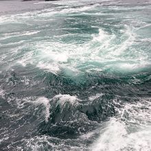 春の大潮の渦潮