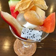 フルーツパフェ