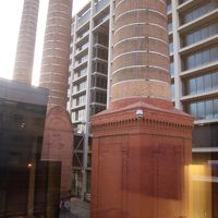 客室から見える火力発電所跡の煙突