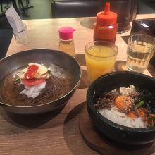 韓国冷麺と石焼きビビンバハーフのセット