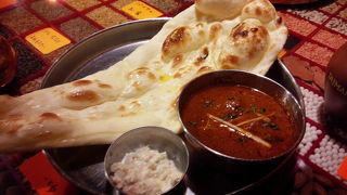 店の雰囲気から店員さんから、インドを味わえるカレー店