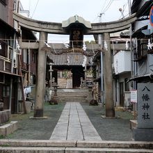 国道・ＪＲの南側にある参道と鳥居