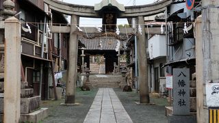 参道にＪＲと国道