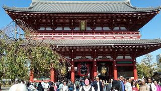 仁王様の反対側に大きなわらじが・・