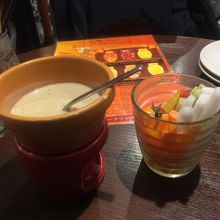お通しバーニャカウダ